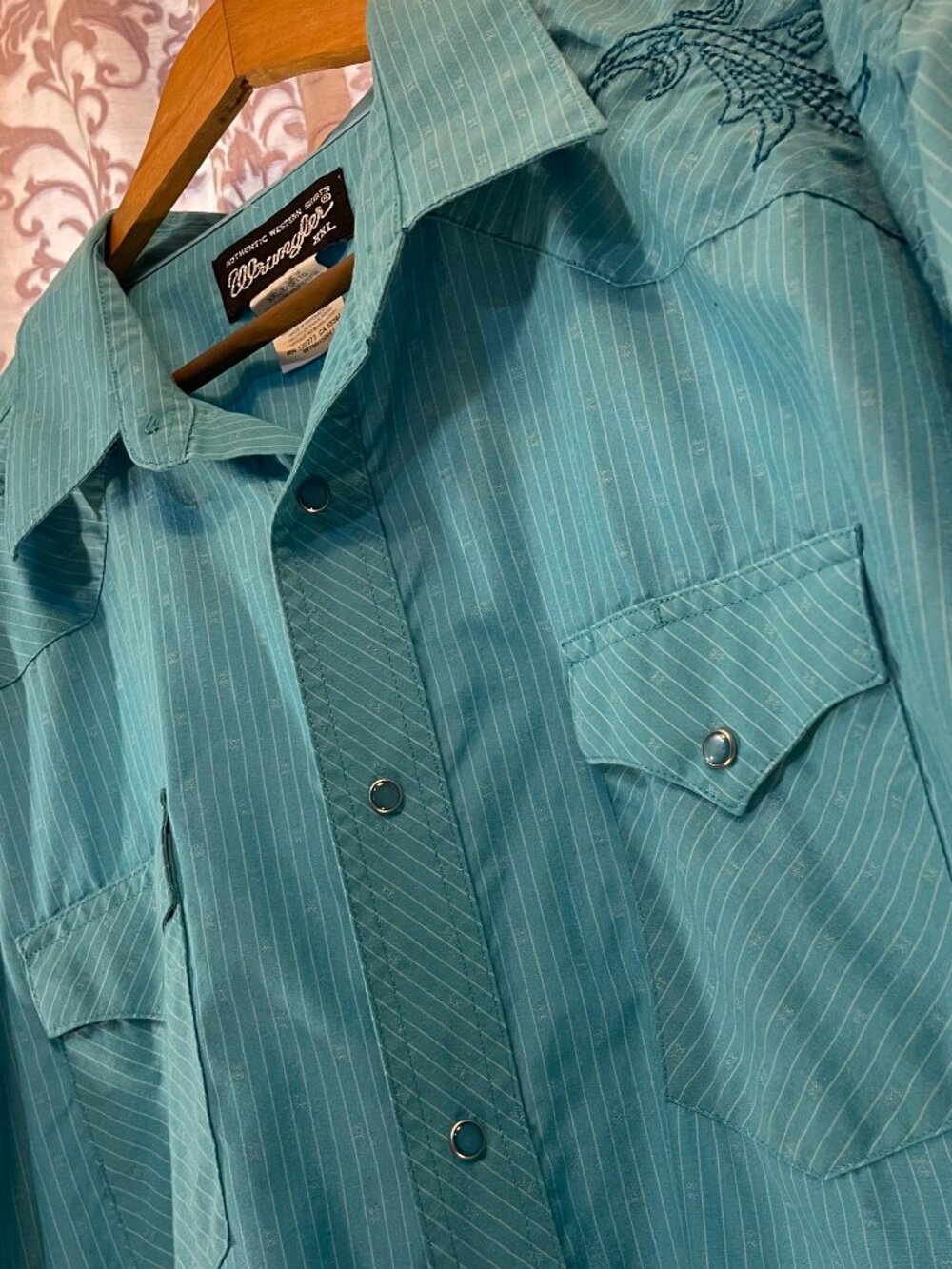 Men's XXL Wrangler Aqua/White Pinstripe Pearl Snap Long Sleeve Shirt